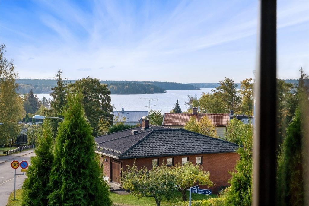 15. Ommalning av Attefallshus Botkyrka Fittja